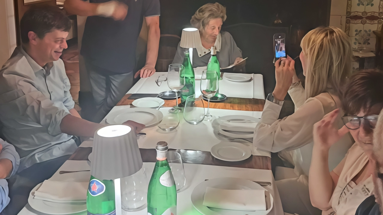Franca Pesenti ha invitato gli studenti ormai cresciuti all’Albergo del Sole Franca Pesenti ha invitato gli studenti ormai cresciuti all’Albergo del Sole