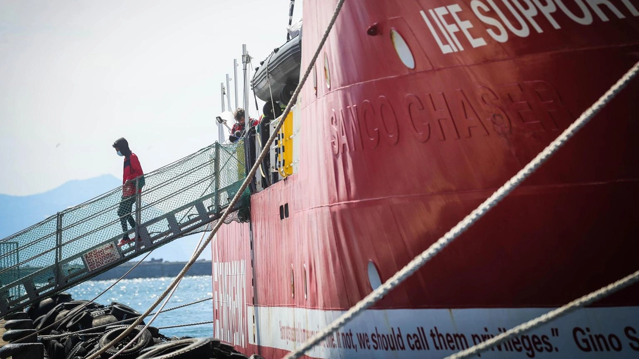 Velivolo aveva individuato sei corpi in mare Velivolo aveva individuato sei corpi in mare