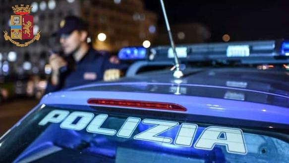 Como, spintona le guardie del supermercato per non pagare una bottiglia da 13 euro: denunciato Como, spintona le guardie del supermercato per non pagare una bottiglia da 13 euro: denunciato