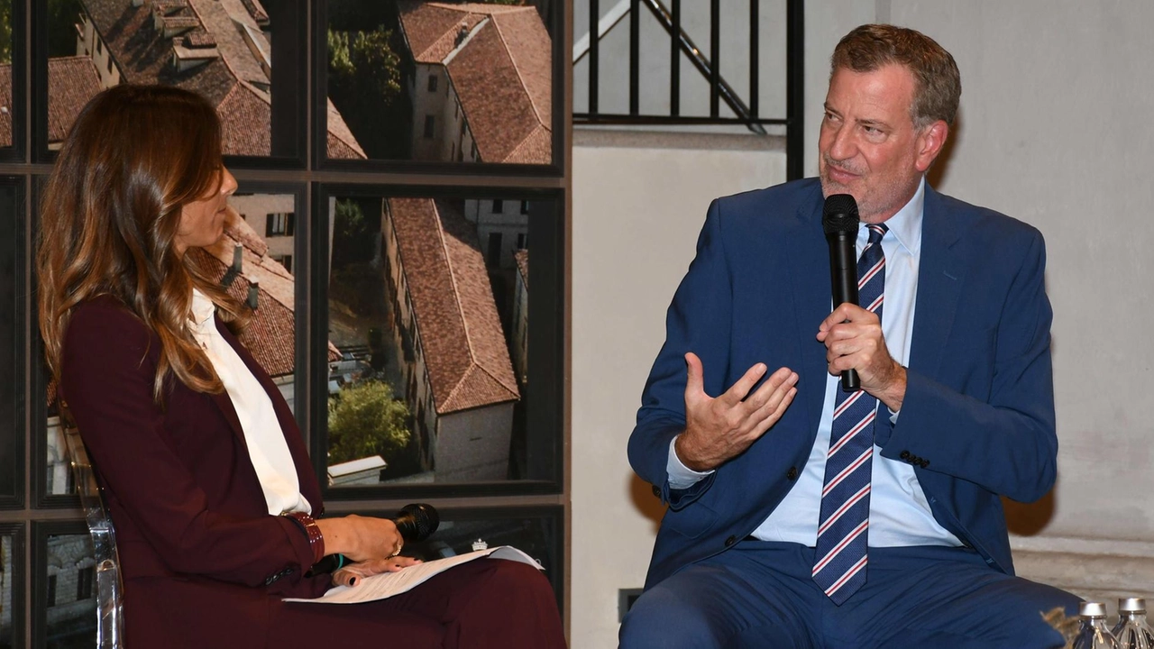 Bill de Blasio ha preso posizione sui dazi: agli americani non piacciono, impediranno l’acquisto di prodotti amati come quelli italiani Bill de Blasio ha preso posizione sui dazi: agli americani non piacciono, impediranno l’acquisto di prodotti amati come quelli italiani