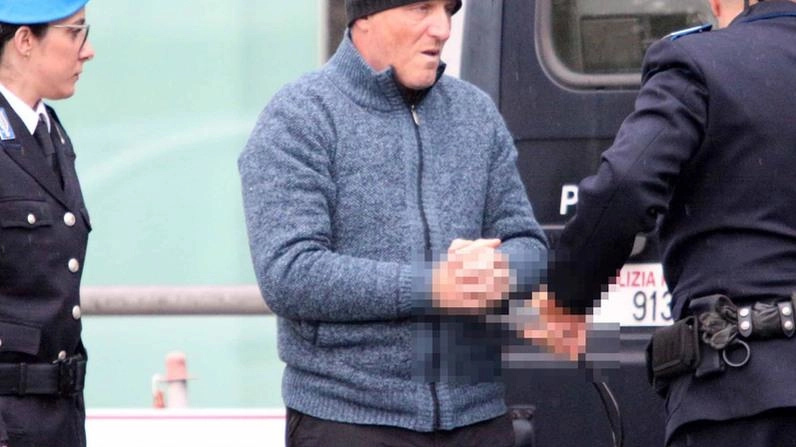 Luciano Biffi accompagnato a processo Luciano Biffi accompagnato a processo