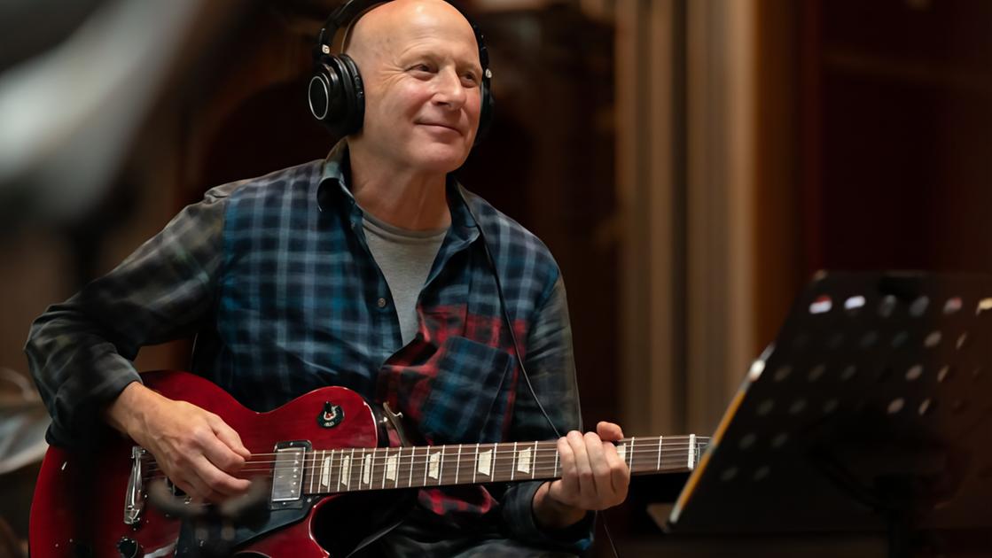David Rhodes a spasso nella galassia: "Un concept album extraterrestre" David Rhodes a spasso nella galassia: "Un concept album extraterrestre"