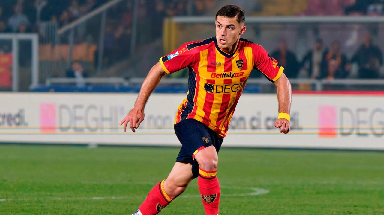 Nikola Krstovic (25 anni) ha chiuso la scorsa stagione a Lecce con 12 gol e 6 assist Nikola Krstovic (25 anni) ha chiuso la scorsa stagione a Lecce con 12 gol e 6 assist
