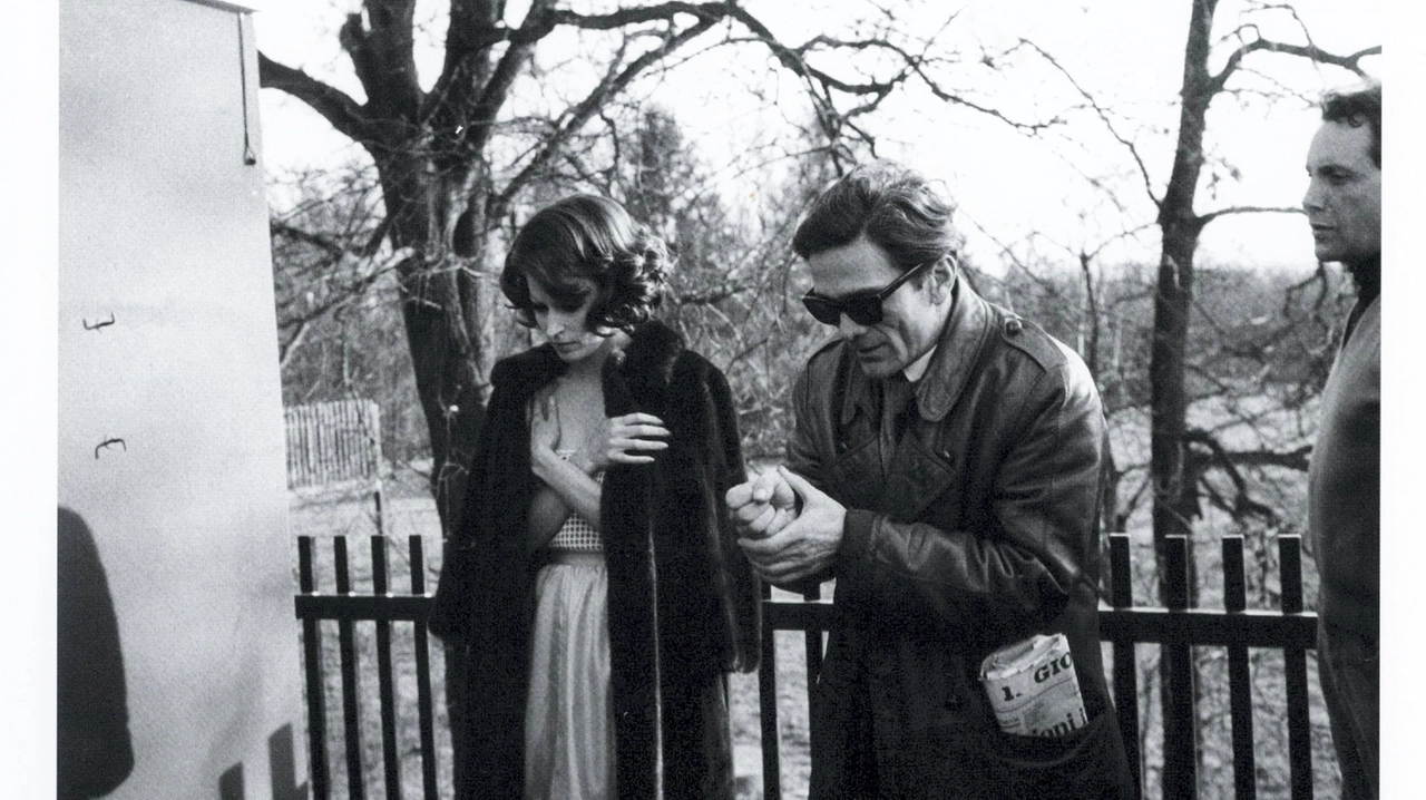 Pier Paolo Pasolini assieme a Silvana Mangano sul set del film "Teorema a Pavia" Pier Paolo Pasolini assieme a Silvana Mangano sul set del film "Teorema a Pavia"