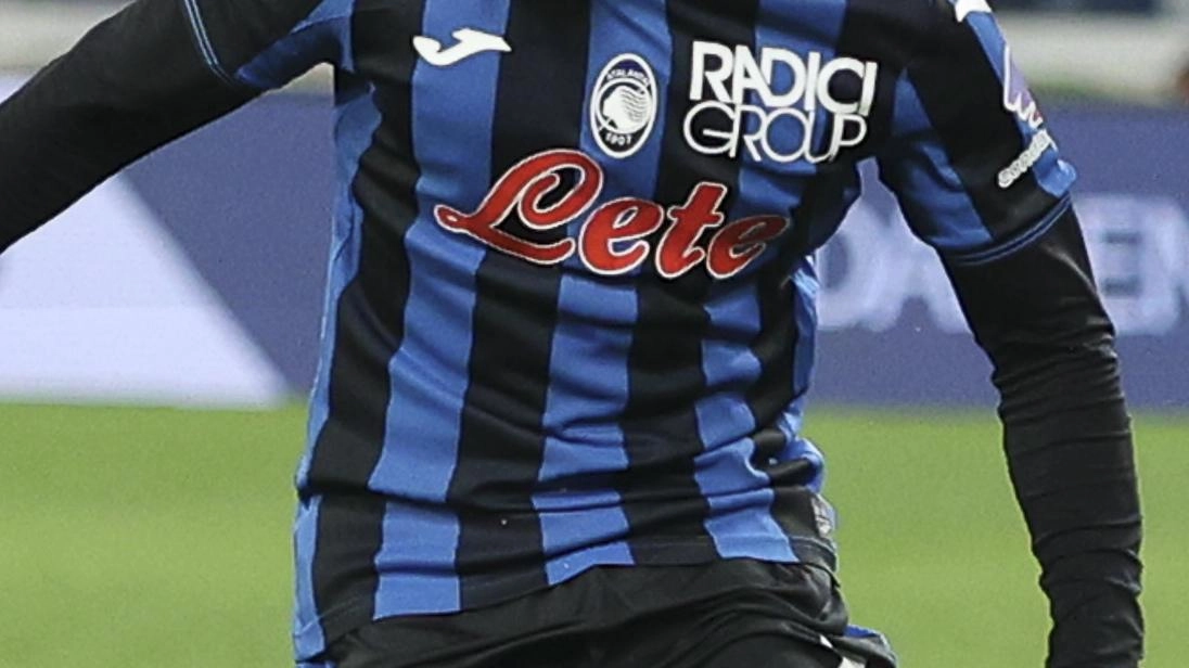 L'Atalanta non ha fretta di vendere Lookman e Ederson. Napoli e Juventus mostrano interesse, ma le trattative sono in stallo.