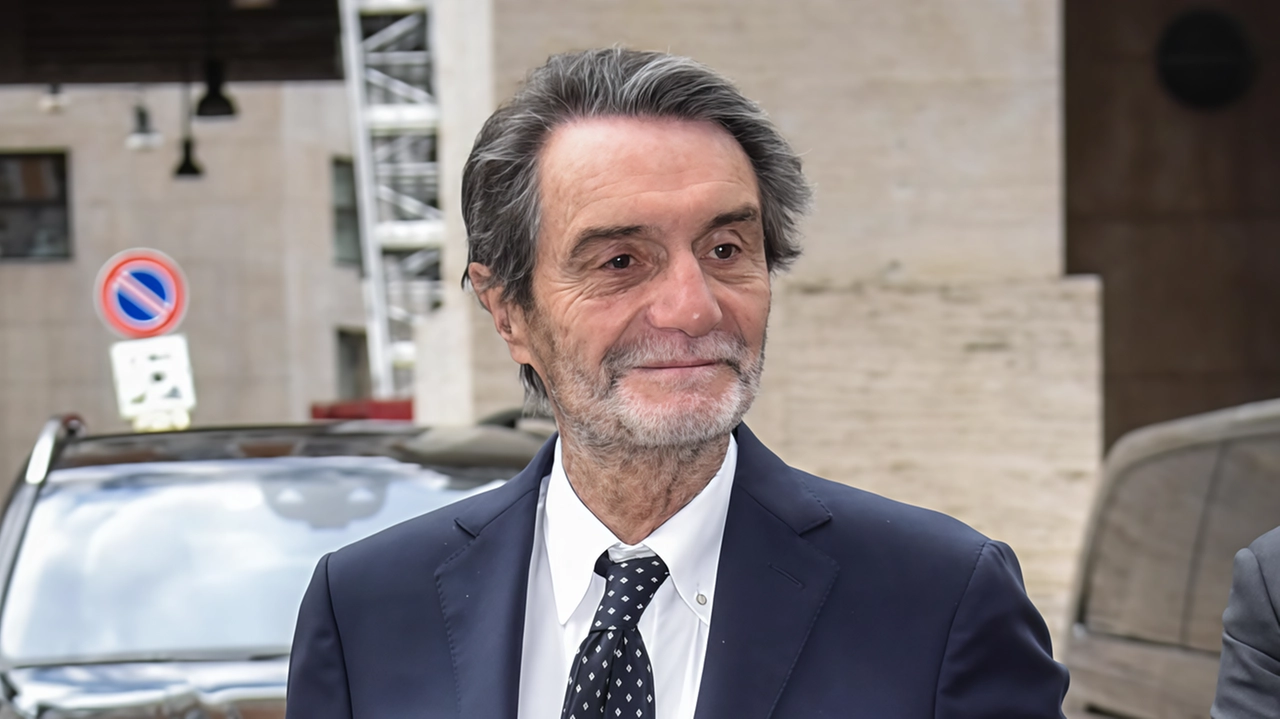 Frizioni nella coalizione che governa la Regione per la scelta del manager di revocarsi l’autosospensione. Il coordinatore dei meloniani: "Scelta inopportuna". Sala: "Capisco le ragioni. Ma il suo percorso è finito". Frizioni nella coalizione che governa la Regione per la scelta del manager di revocarsi l’autosospensione. Il coordinatore dei meloniani: "Scelta inopportuna". Sala: "Capisco le ragioni. Ma il suo percorso è finito".