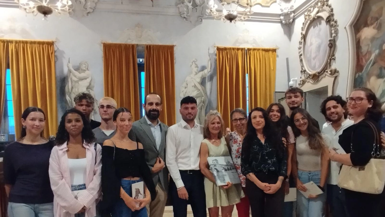 Hanno studiato come ridurre le emissioni e risparmiare sul costo del riscaldamento a scuola. E questo loro impegno li...