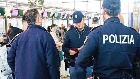 Polizia in azione in aeroporto a Malpensa