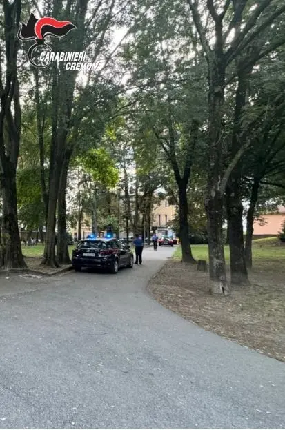 Cremona, le rubano la bici ma la ritrova legata a una rastrelliera: denunciato un 21enne