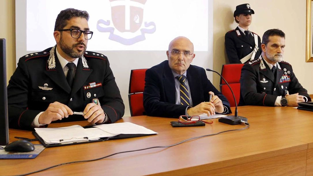 Da sinistra: il capitano Giovanni Casamassima il procuratore capo Domenico Ezio Basso e il colonnello Nicola Melidonis