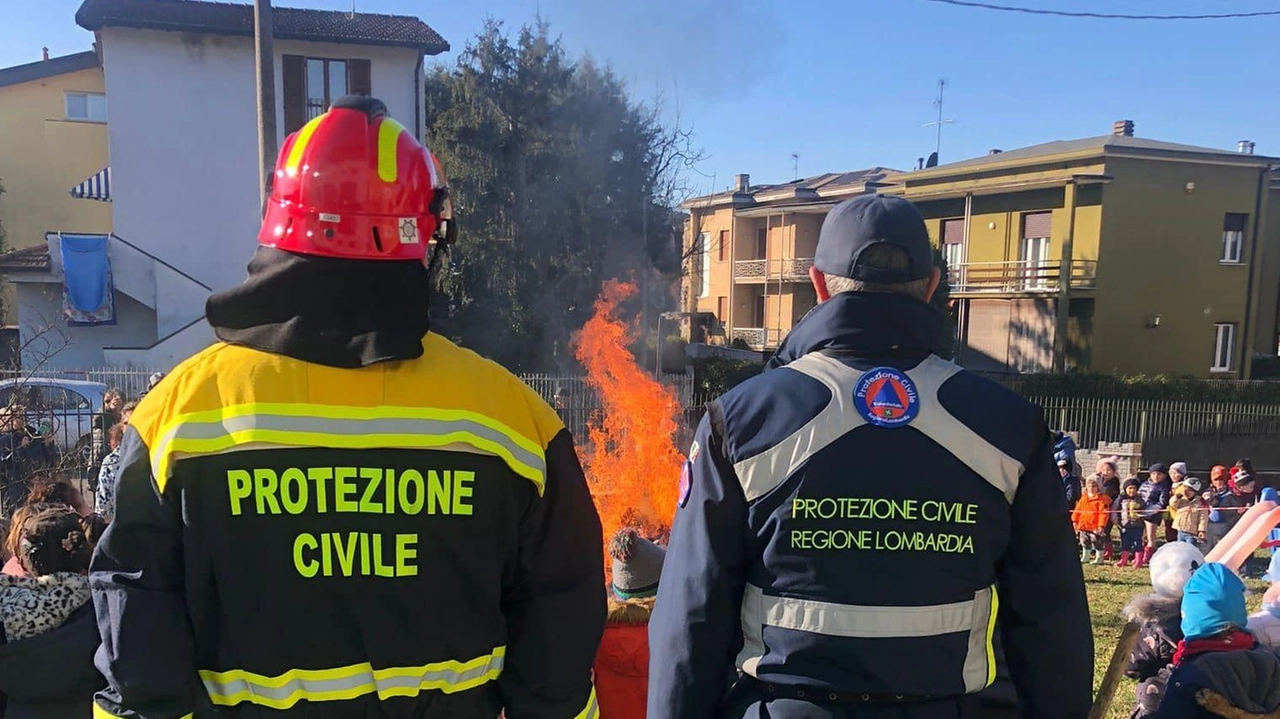 Dopo tante traversie lunedì 31 gennaio inizierà il cantiere per realizzare la nuova sede della protezione civile di Veduggio con... Dopo tante traversie lunedì 31 gennaio inizierà il cantiere per realizzare la nuova sede della protezione civile di Veduggio con...
