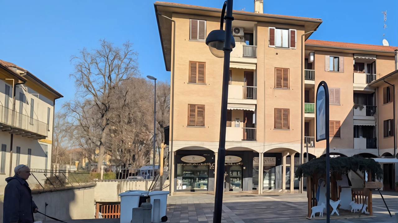 La piazza di Solaro, lungo via Mazzini, destinata a cambiare nome sulla mappa La piazza di Solaro, lungo via Mazzini, destinata a cambiare nome sulla mappa