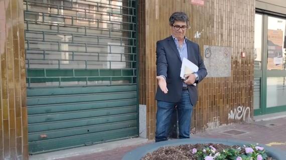 ladri di fiori davanti a spazio comune hanno svuotato le aiuole di viole