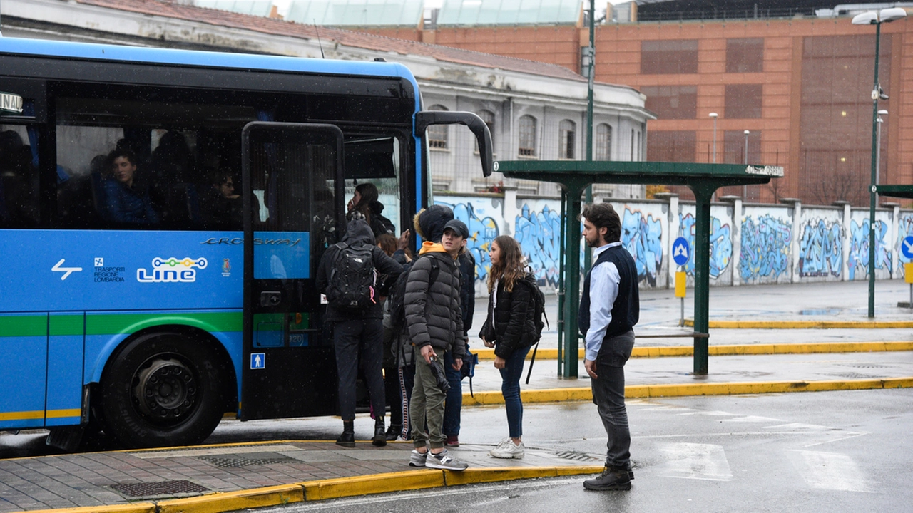 L'incidente è avvenuto nei pressi della pensilina (foto di repertorio)