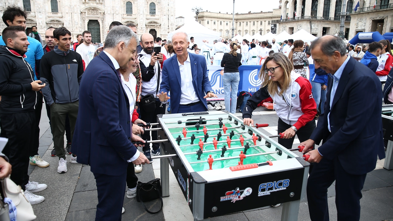 Milano, gli 80 anni del CSi in piazza Duomo a Milano Milano, gli 80 anni del CSi in piazza Duomo a Milano