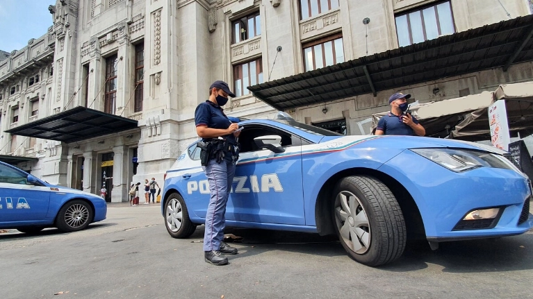Polizia alla stazione Centrale di Milano