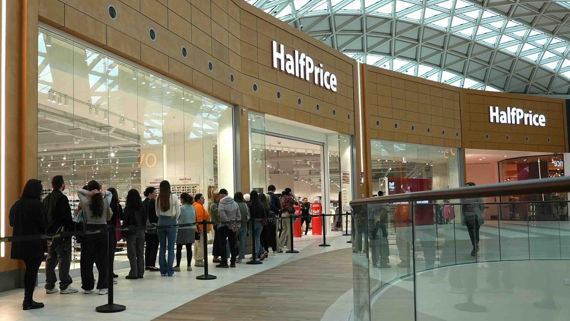 HalfPrice, il marchio polacco della moda si fa largo in Italia: aperto il primo punto vendita a Merlata Bloom Milano HalfPrice, il marchio polacco della moda si fa largo in Italia: aperto il primo punto vendita a Merlata Bloom Milano