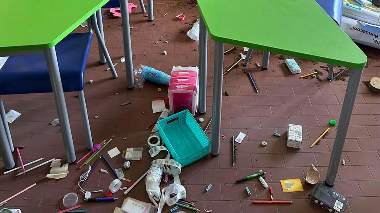 Raid all’interno della primaria di Baranzate, il sistema d’allarme non è scattato. L’amarezza del vicesindaco Raid all’interno della primaria di Baranzate, il sistema d’allarme non è scattato. L’amarezza del vicesindaco