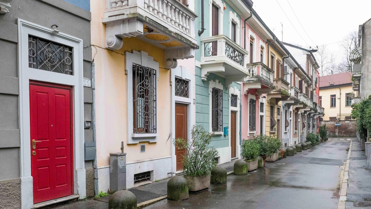 Su una traversa di via Padova, nella parte settentrionale del quartiere di NoLo, si stende una graziosa stradina punteggiata...