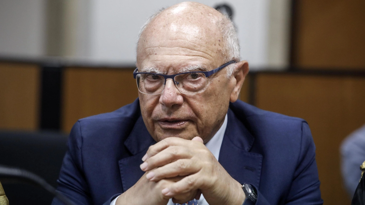 Massimo Galli, infettivologo ex primario dell’ospedale Sacco di Milano Massimo Galli, infettivologo ex primario dell’ospedale Sacco di Milano