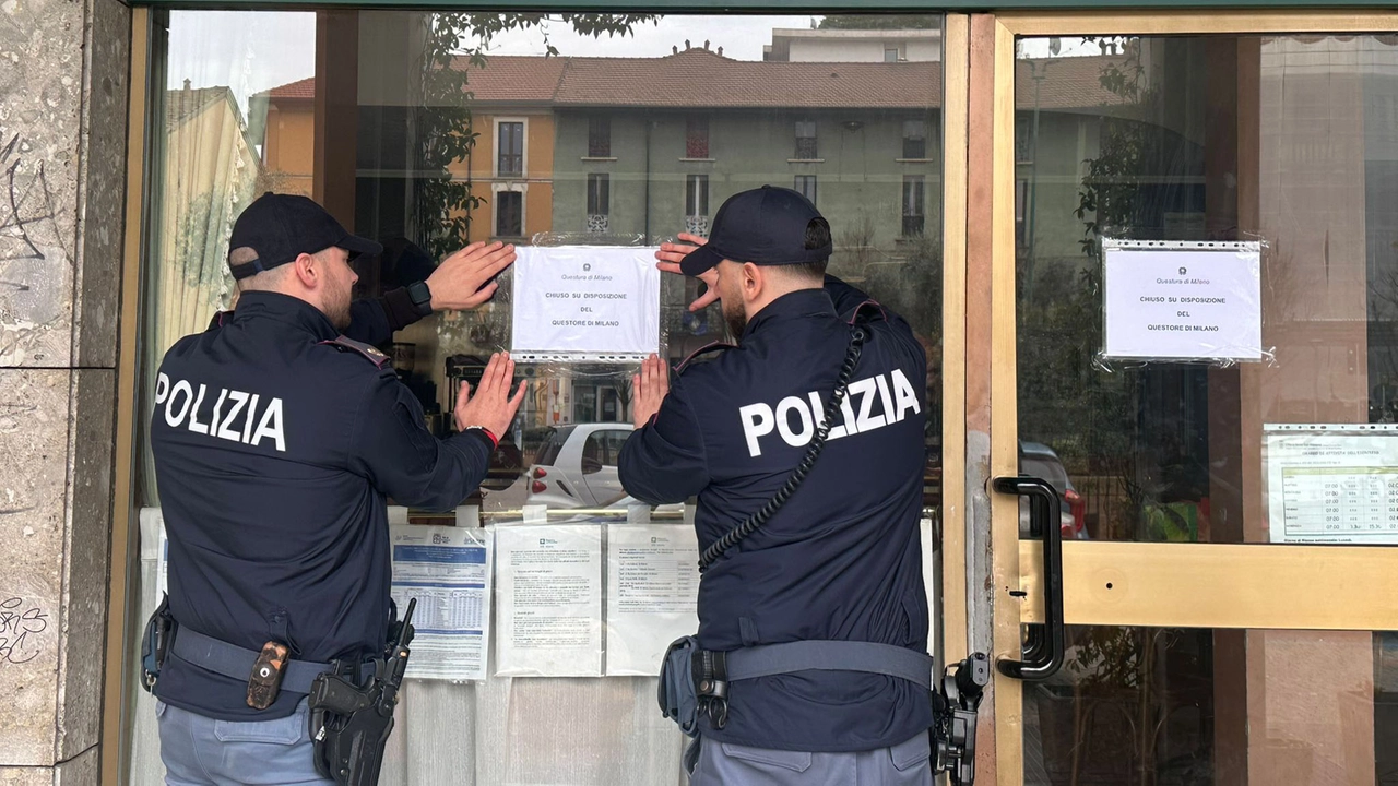 L’Hemingway di piazza Marinai d’Italia, teatro dell’aggressione a un giovane che è stato anche sfregiato, si è visto sospendere la licenza dal questore per 15 giorni L’Hemingway di piazza Marinai d’Italia, teatro dell’aggressione a un giovane che è stato anche sfregiato, si è visto sospendere la licenza dal questore per 15 giorni