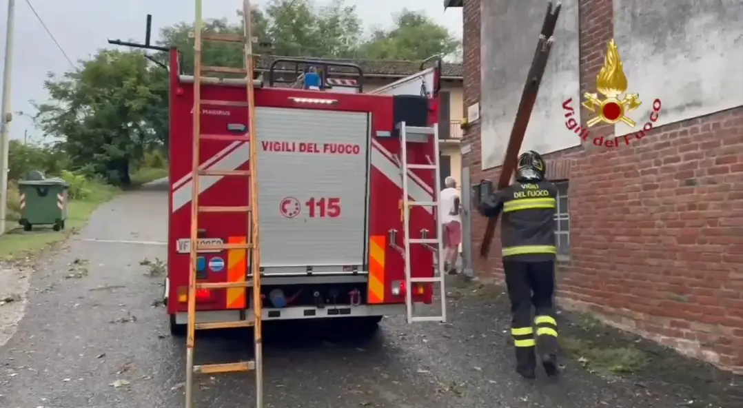 Maltempo in Lombardia: oltre 360 interventi dei vigili del fuoco in un pomeriggio