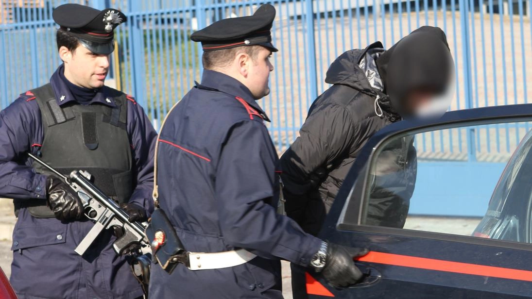 Due arresti in pochi giorni, si intensificano i controlli anti-droga da parte dei carabinieri. Un blitz è stato eseguito nella... Due arresti in pochi giorni, si intensificano i controlli anti-droga da parte dei carabinieri. Un blitz è stato eseguito nella...
