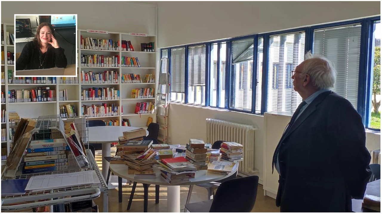 Una stanza piena di libri, nel riquadro la professorezza Giovanna Canzi Una stanza piena di libri, nel riquadro la professorezza Giovanna Canzi