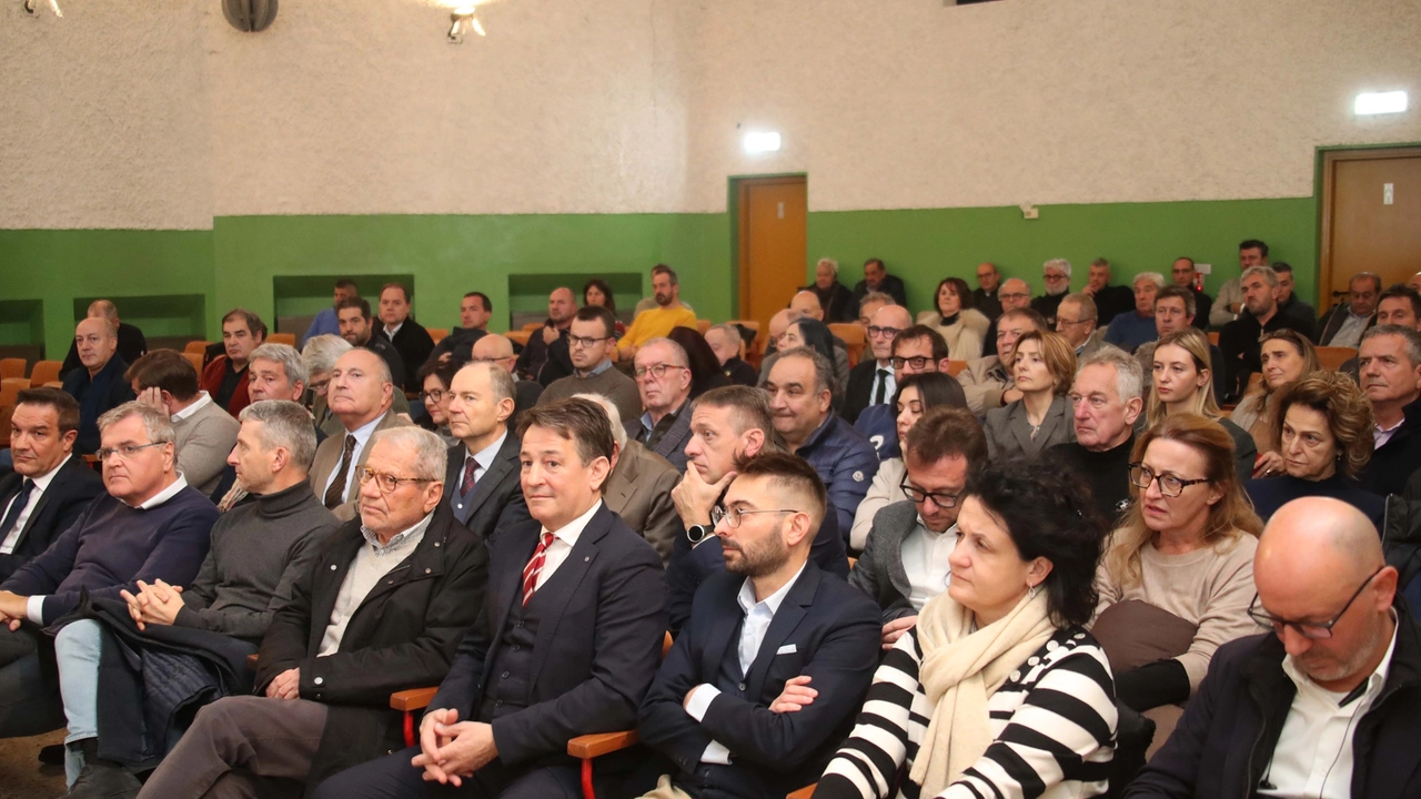 In prima fila il numero uno degli Artigiani Gionni Gritti con il segretario Alberto Pasina In prima fila il numero uno degli Artigiani Gionni Gritti con il segretario Alberto Pasina