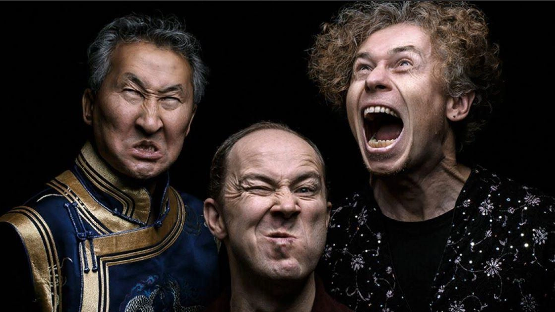 Van links naar rechts: Dandarvaanchig Enkhjargal, Fabien Guyot en Dimitar Gougov. Het zijn de Violons Barbares.