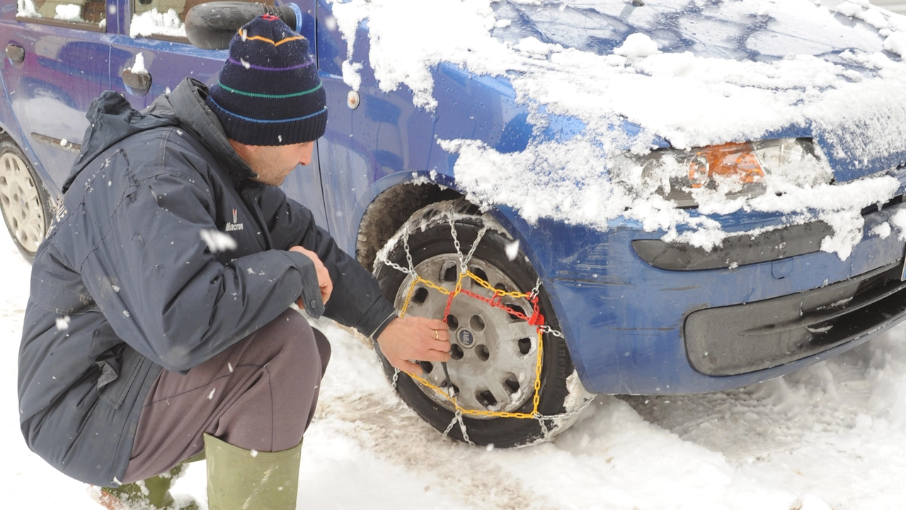 Obbligo gomme invernali o catene: si parte il 15 novembre (Foto Crocchioni)