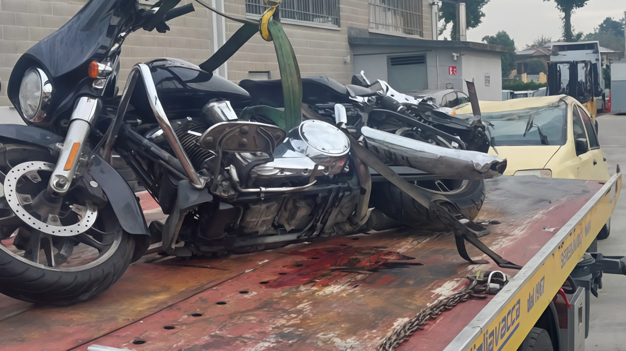 La moto di Carrera è stata colpita da una Panda Il 55enne tornava a casa da Milano con il cagnolino nel trasportino La moto di Carrera è stata colpita da una Panda Il 55enne tornava a casa da Milano con il cagnolino nel trasportino