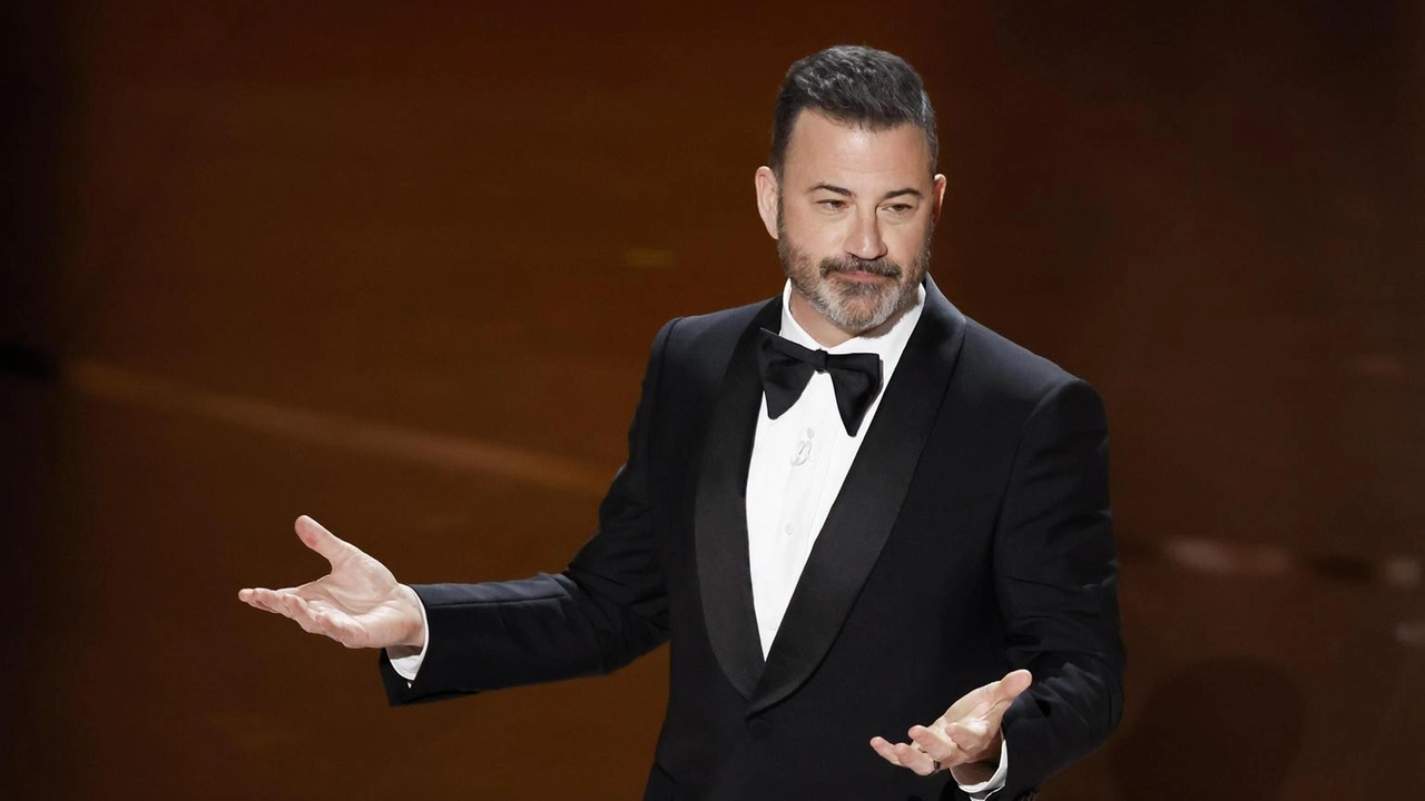 Jimmy Kimmel, chi è il conduttore sospeso per le parole su Kirk / 
