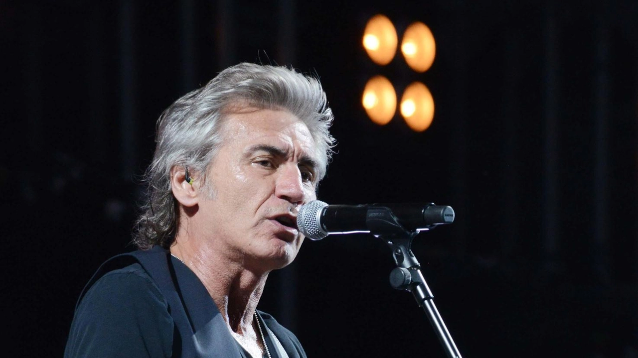 Un concerto di Luciano Ligabue Un concerto di Luciano Ligabue