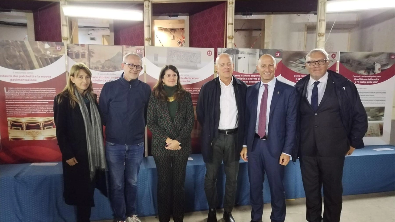 Nel Teatro da anni sono in corso lavori di restauro che hanno portato alla luce alcuni antichi affreschi e decorazioni Nel Teatro da anni sono in corso lavori di restauro che hanno portato alla luce alcuni antichi affreschi e decorazioni