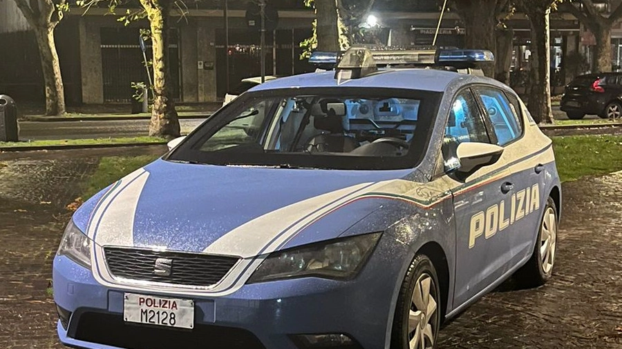 Una volante della Polizia di Stato