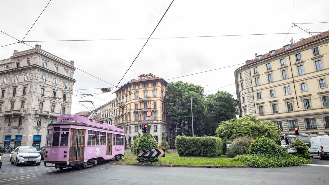Il fascino di piazza Virgilio: "Un’atmosfera antica anche i turisti la amano" Il fascino di piazza Virgilio: "Un’atmosfera antica anche i turisti la amano"