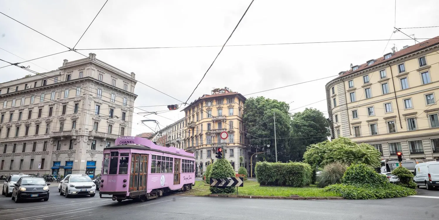 Il fascino di piazza Virgilio: "Un’atmosfera antica anche i turisti la amano"