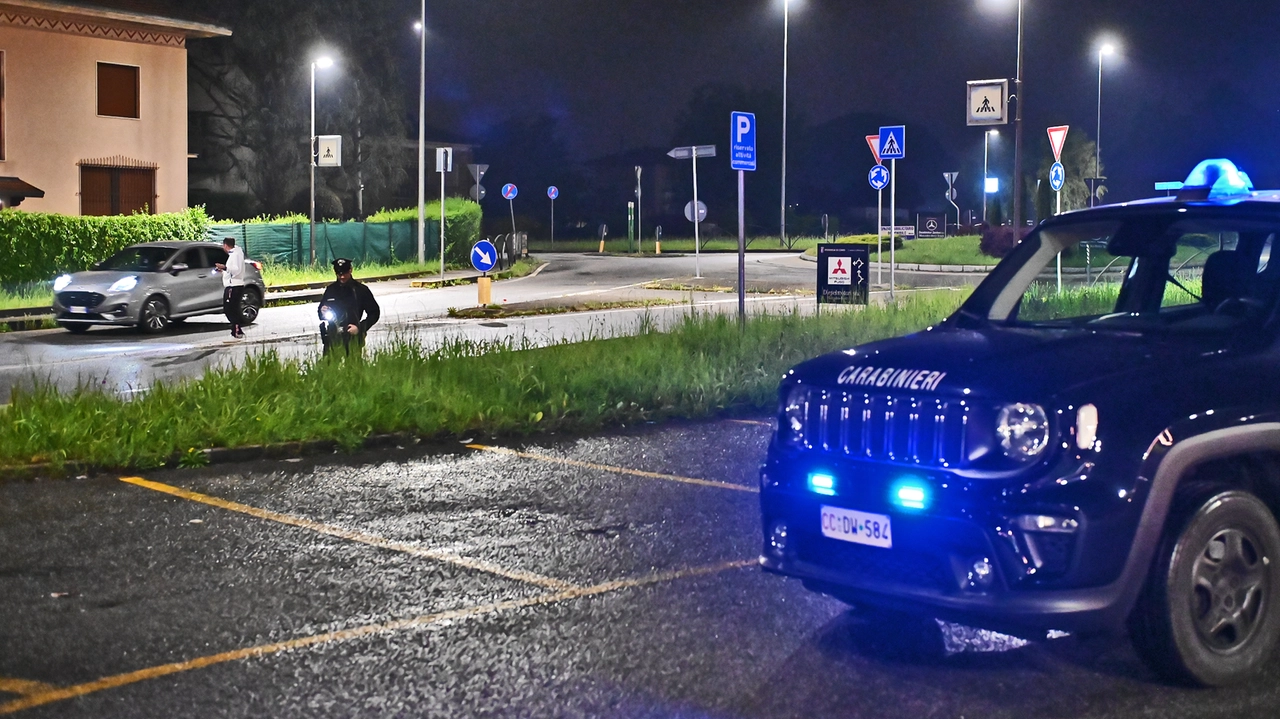 Agguato a Orsenigo, auto si avvicina a un uomo e parte un colpo di pistola: gravissimo 37enne