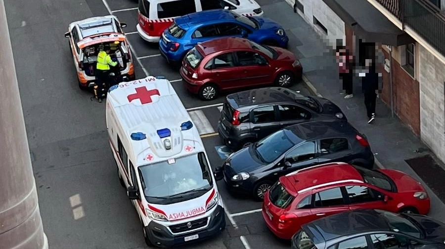 Legnano, omicidio in via Stelvio: i soccorsi e i carabinieri sul posto Legnano, omicidio in via Stelvio: i soccorsi e i carabinieri sul posto