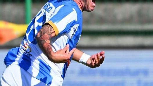 Vittoria in rimonta per la Pro Palazzolo nel derby bresciano contro il Desenzano, decisiva per il ripescaggio in Serie C. Vittoria in rimonta per la Pro Palazzolo nel derby bresciano contro il Desenzano, decisiva per il ripescaggio in Serie C.