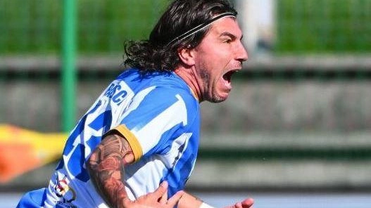 Vittoria in rimonta per la Pro Palazzolo nel derby bresciano contro il Desenzano, decisiva per il ripescaggio in Serie C. Vittoria in rimonta per la Pro Palazzolo nel derby bresciano contro il Desenzano, decisiva per il ripescaggio in Serie C.