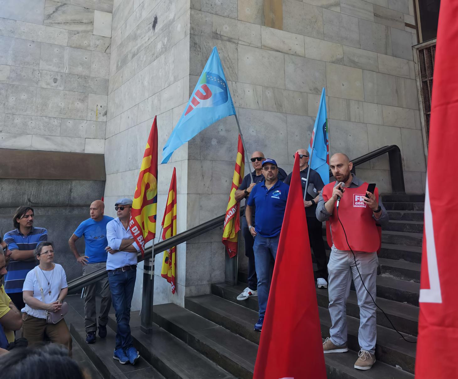 La protesta dei precari: "Assumeteci" La protesta dei precari: "Assumeteci"