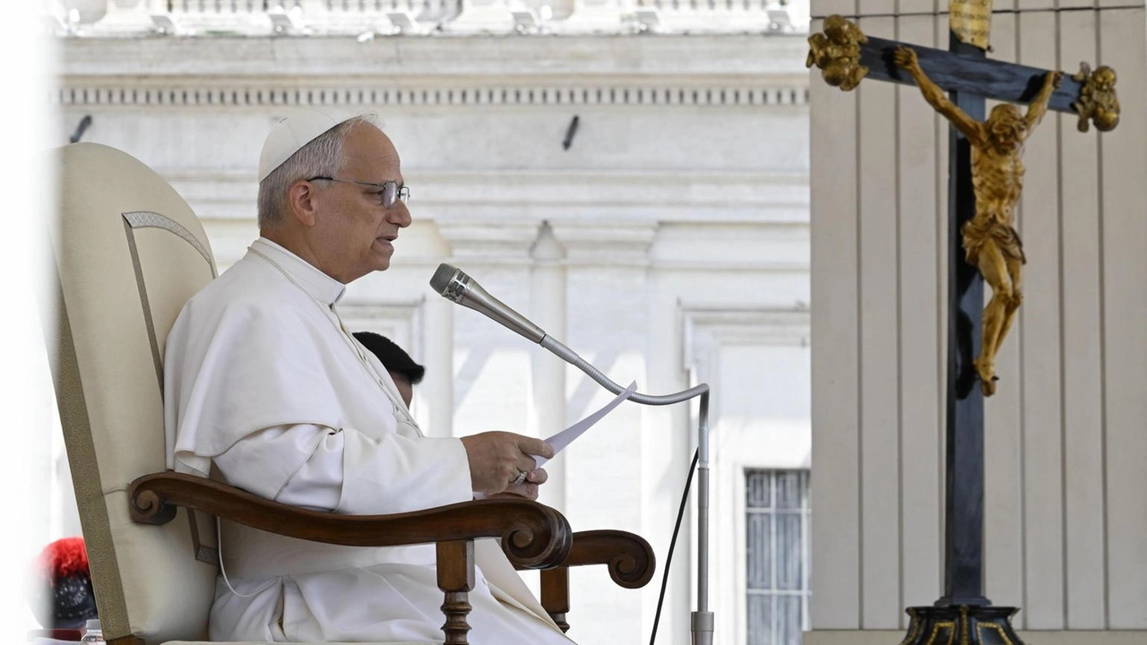 Il Papa esorta alla pace e critica l'uso di armi sofisticate nei conflitti in Ucraina, Iran, Israele e Gaza. Il Papa esorta alla pace e critica l'uso di armi sofisticate nei conflitti in Ucraina, Iran, Israele e Gaza.