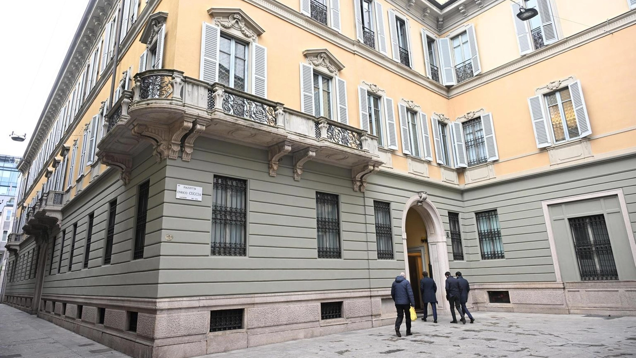 Monte dei Paschi di Siena potrebbe acquisire Mediobanca. Trattative in corso, ma non è certo l'accordo. Possibile annuncio oggi. Monte dei Paschi di Siena potrebbe acquisire Mediobanca. Trattative in corso, ma non è certo l'accordo. Possibile annuncio oggi.