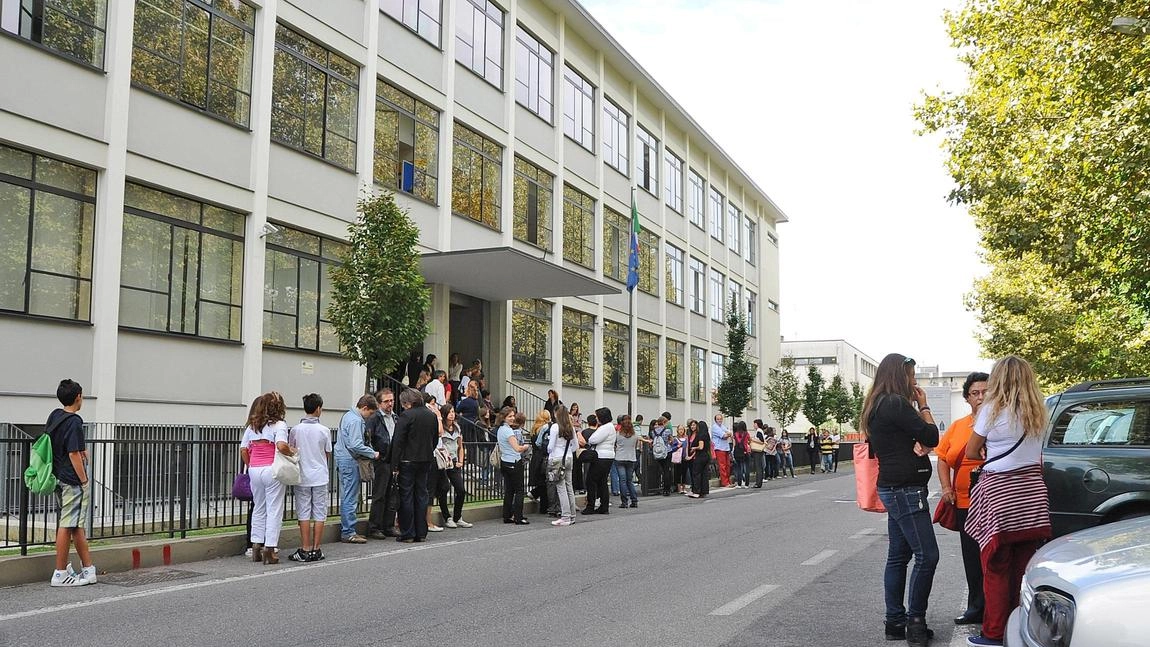Avrà un ingresso indipendente sulla piazza. Sarà rifatta anche la palestra Avrà un ingresso indipendente sulla piazza. Sarà rifatta anche la palestra