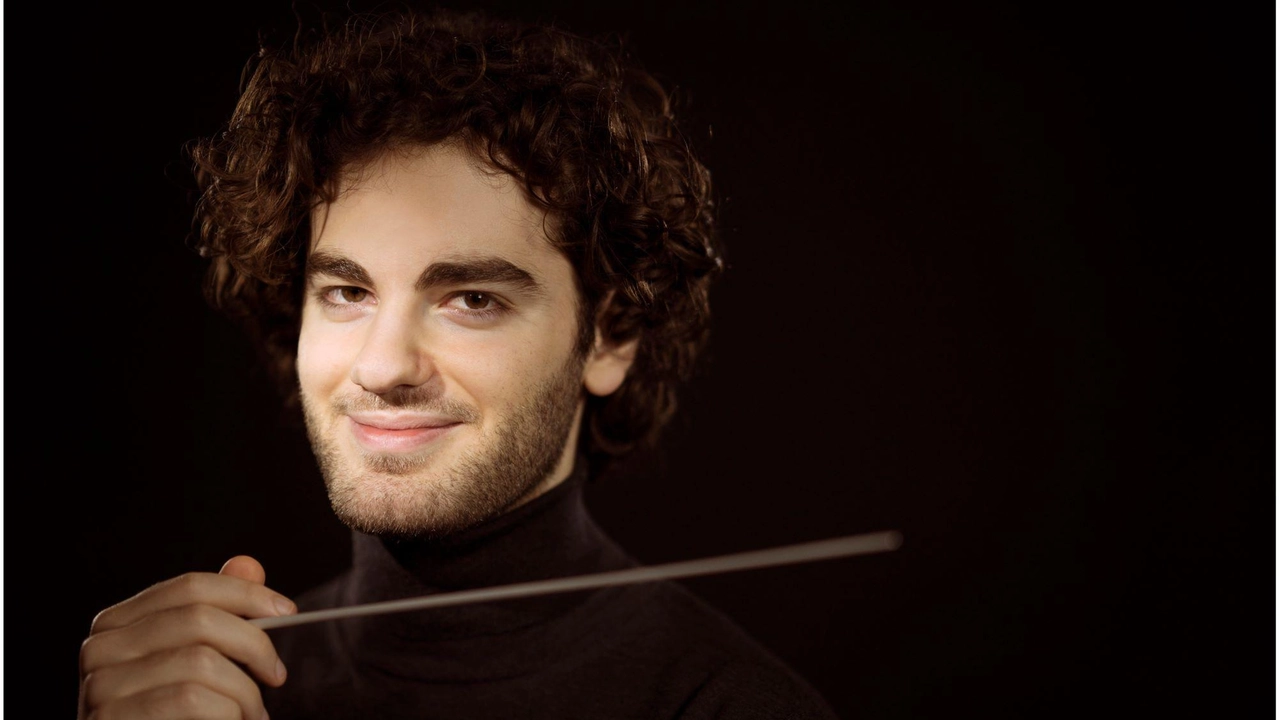 Il maestro sul palco per dirigere l’Orchestra Sinfonica di Milano: "Un orgoglio e una responsabilità" Il maestro sul palco per dirigere l’Orchestra Sinfonica di Milano: "Un orgoglio e una responsabilità"