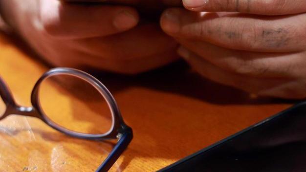 Truffa un anziano e si fa inviare 3.400 euro Truffa un anziano e si fa inviare 3.400 euro