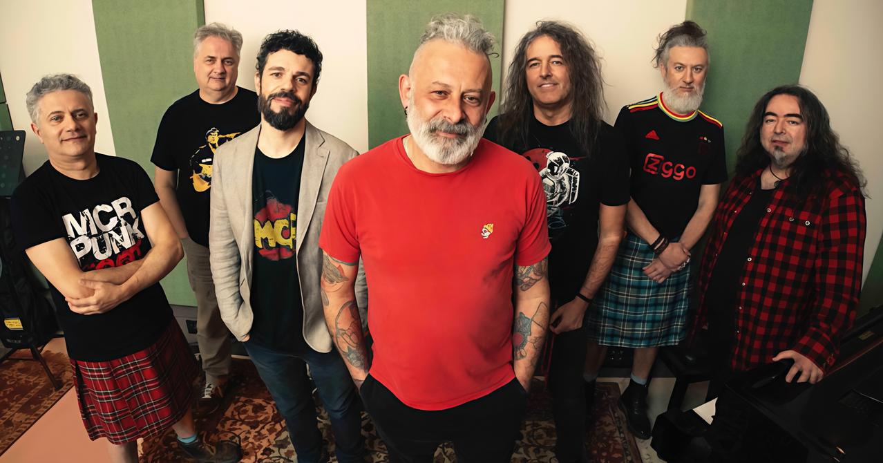 Modena City Ramblers & Folkstone . Stesso palco, identica passione Modena City Ramblers & Folkstone . Stesso palco, identica passione