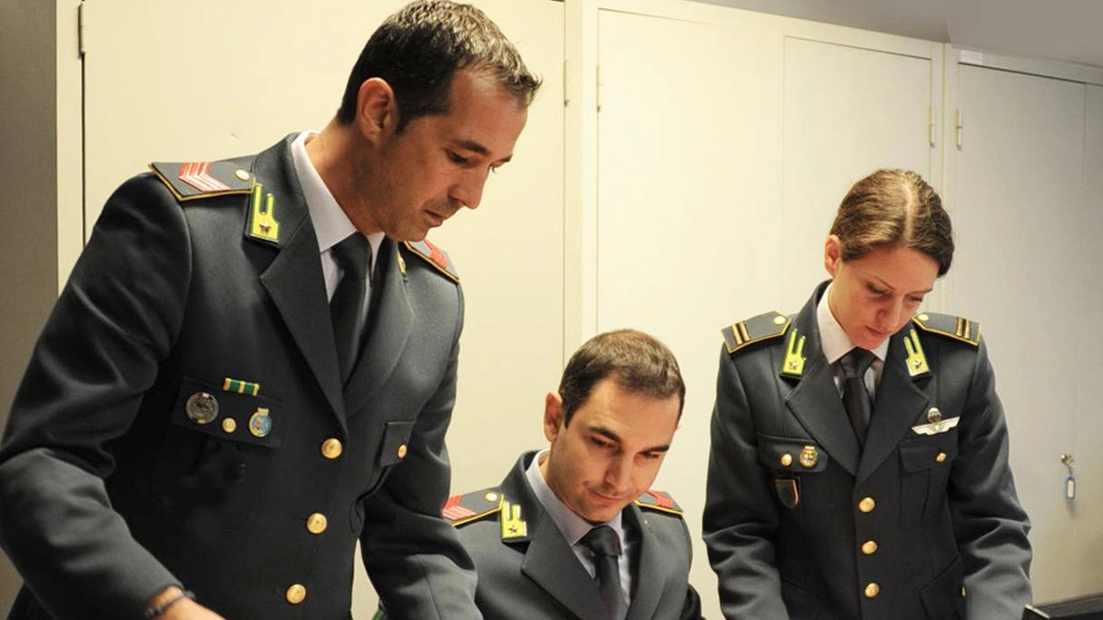 La truffa, proseguita per un anno e mezzo, è stata smascherata dalle Fiamme Gialle La truffa, proseguita per un anno e mezzo, è stata smascherata dalle Fiamme Gialle
